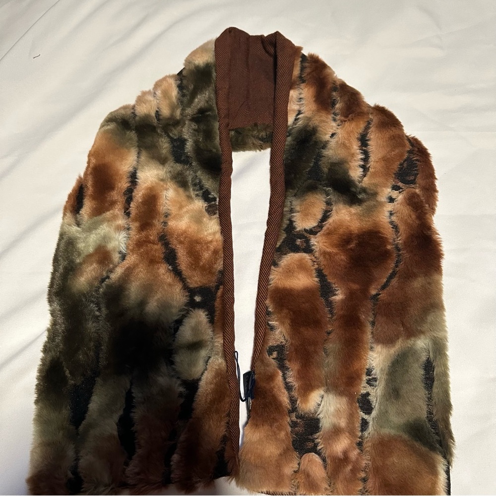 Elegant Faux Fur Scarf in Earthy Tones new without tags made in Italy